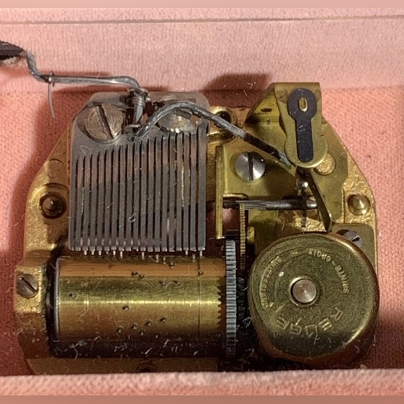 Alice Sturzinger Romance Italy Burl Swiss Movement Music Box Floral Design + Key - Picture 4 of 10